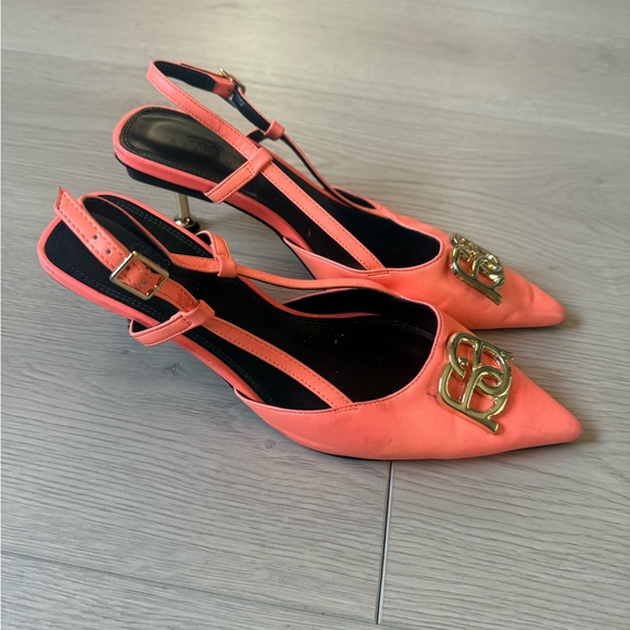 Elegant Orange Women's Shoes with Gold Accent - Picture 6 of 7